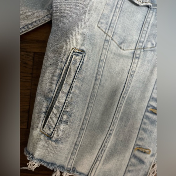 Disney Women’s Denim Jacket Medium Light Wash Character Patch - Picture 7 of 13